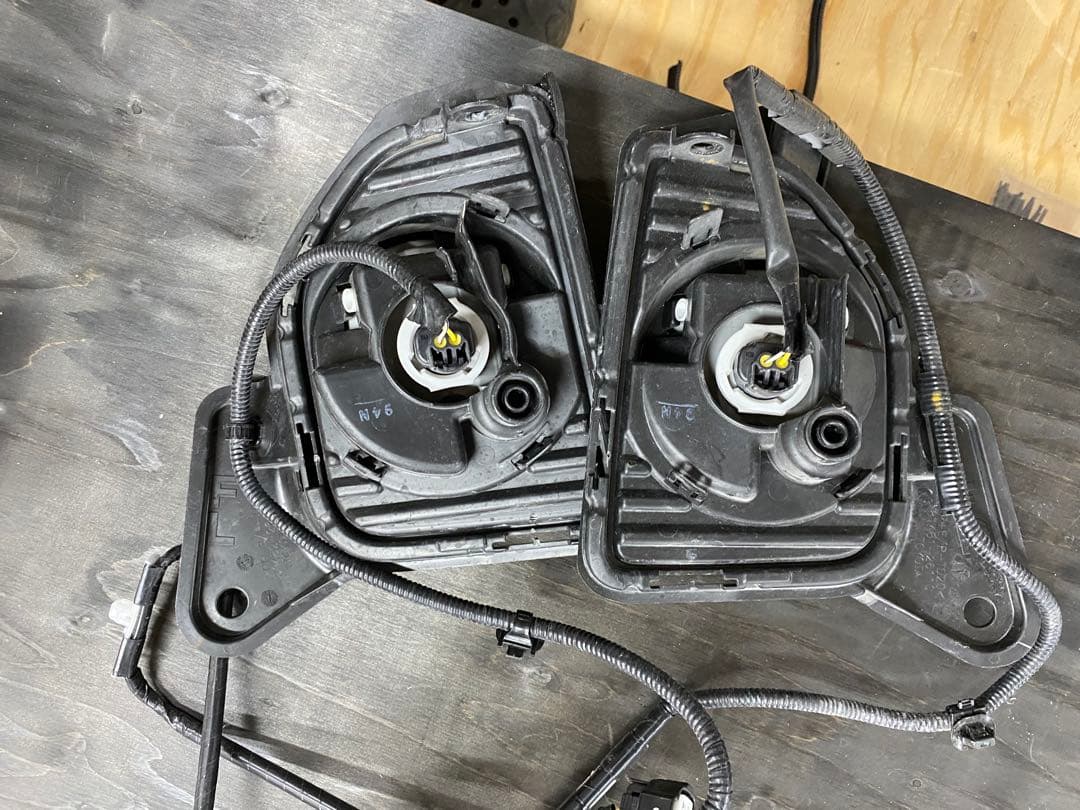 ハイエース 純正フォグランプ 2個セット 配線付き