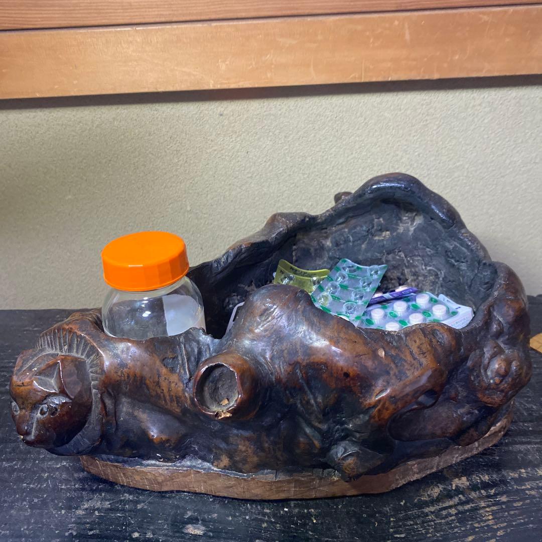 木の根ひょっこり猫　煙草盆