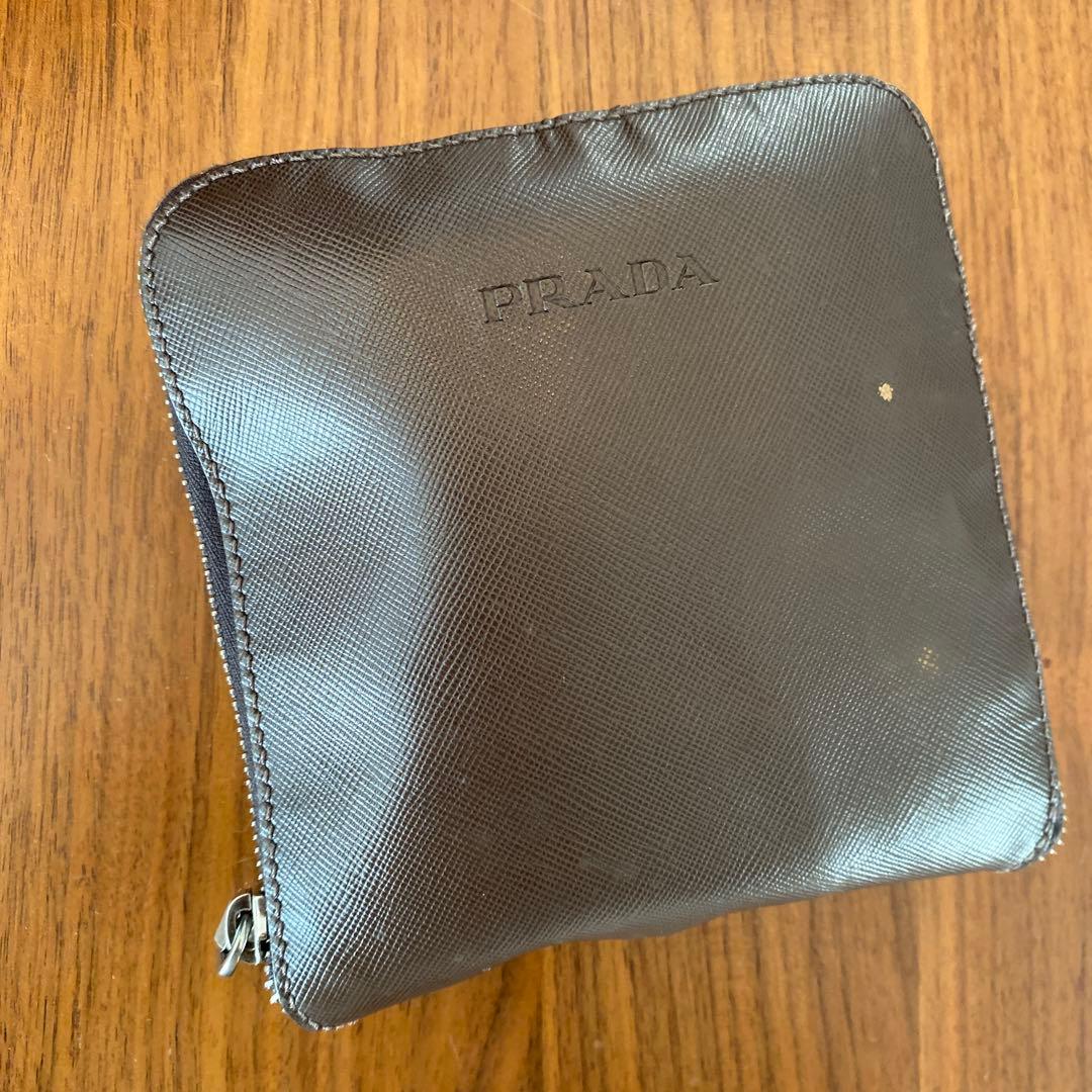 プラダ　ナイロンバッグ　たためるバッグ