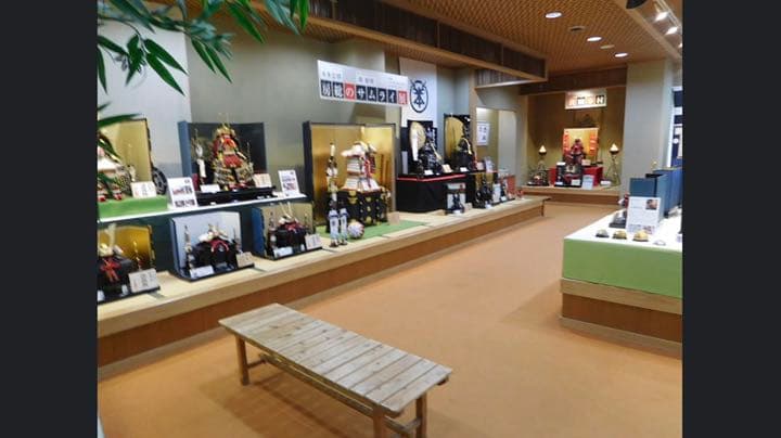 五月人形　（箱サイズ奥行き32横56縦40）