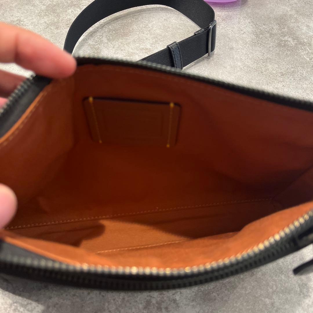 Coach ブラックレザー ショルダーバッグ ケース付き