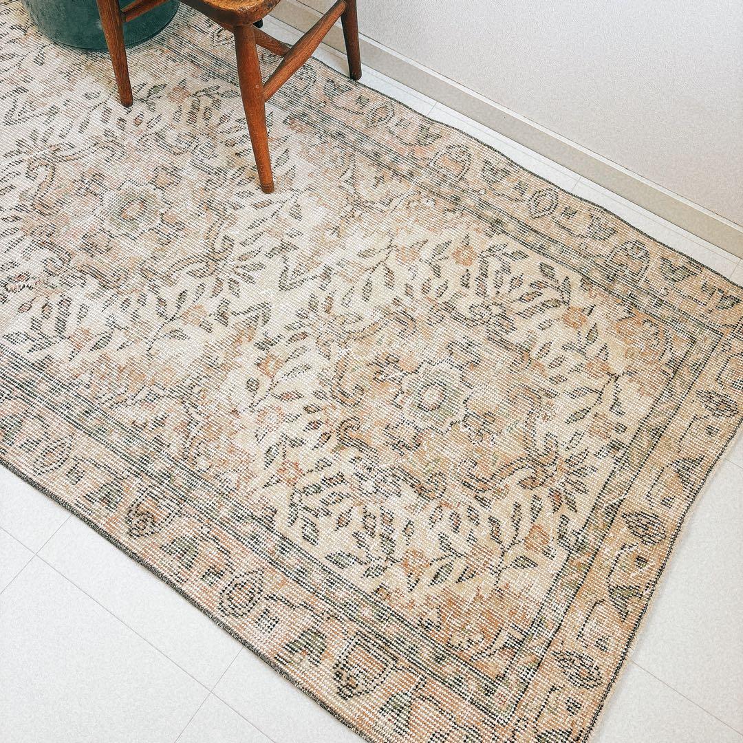 トルコ　ヴィンテージラグ　ベージュ　フローラル