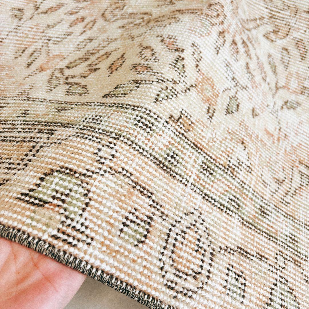 トルコ　ヴィンテージラグ　ベージュ　フローラル