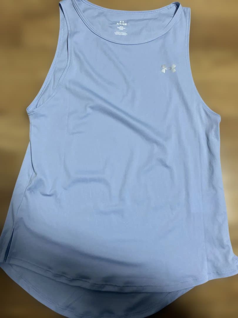 Under Armour ライトブルータンクトップ