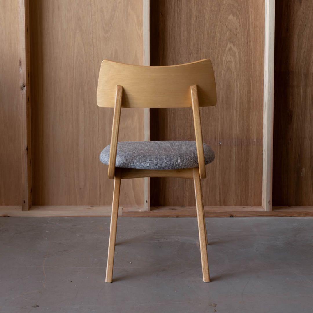 シンプルなダイニングチェア　ナチュラルウッド