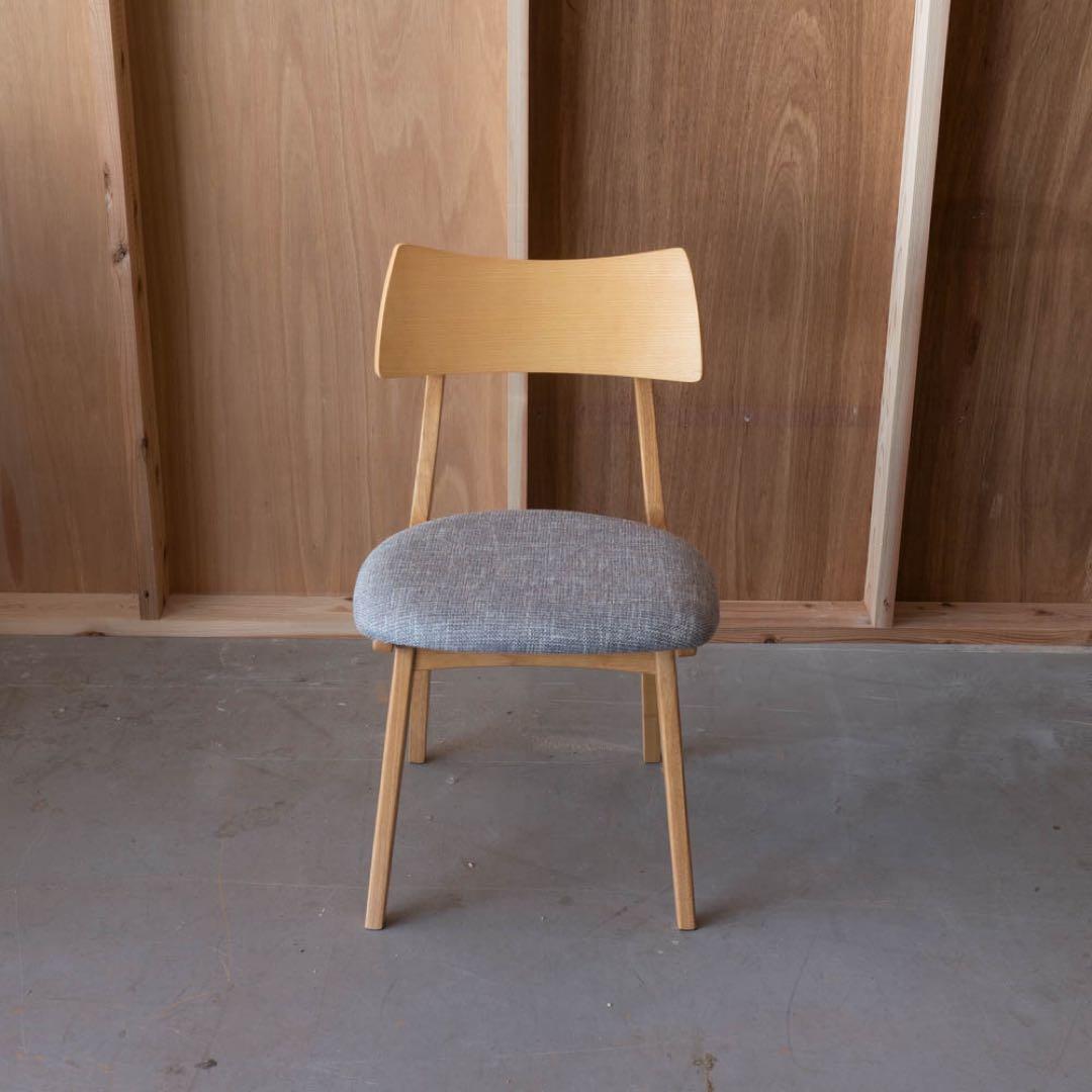 シンプルなダイニングチェア　ナチュラルウッド