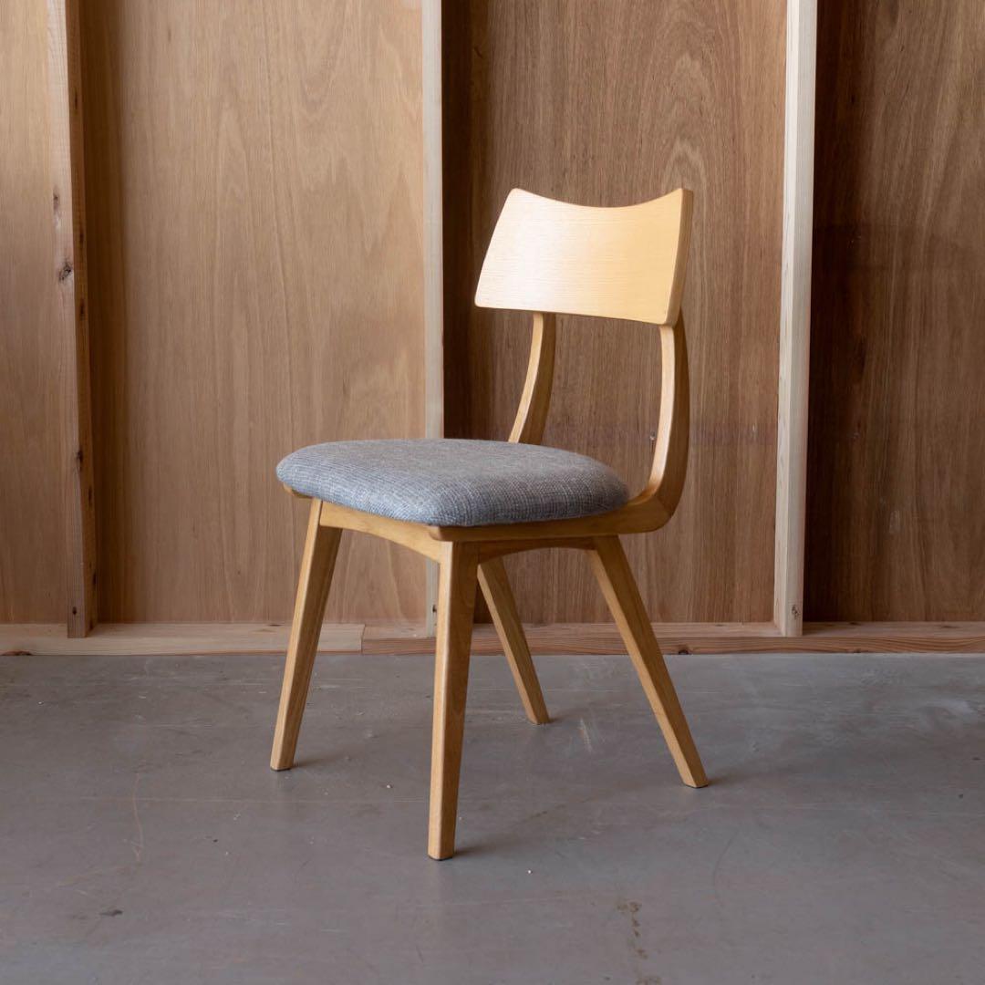 シンプルなダイニングチェア　ナチュラルウッド