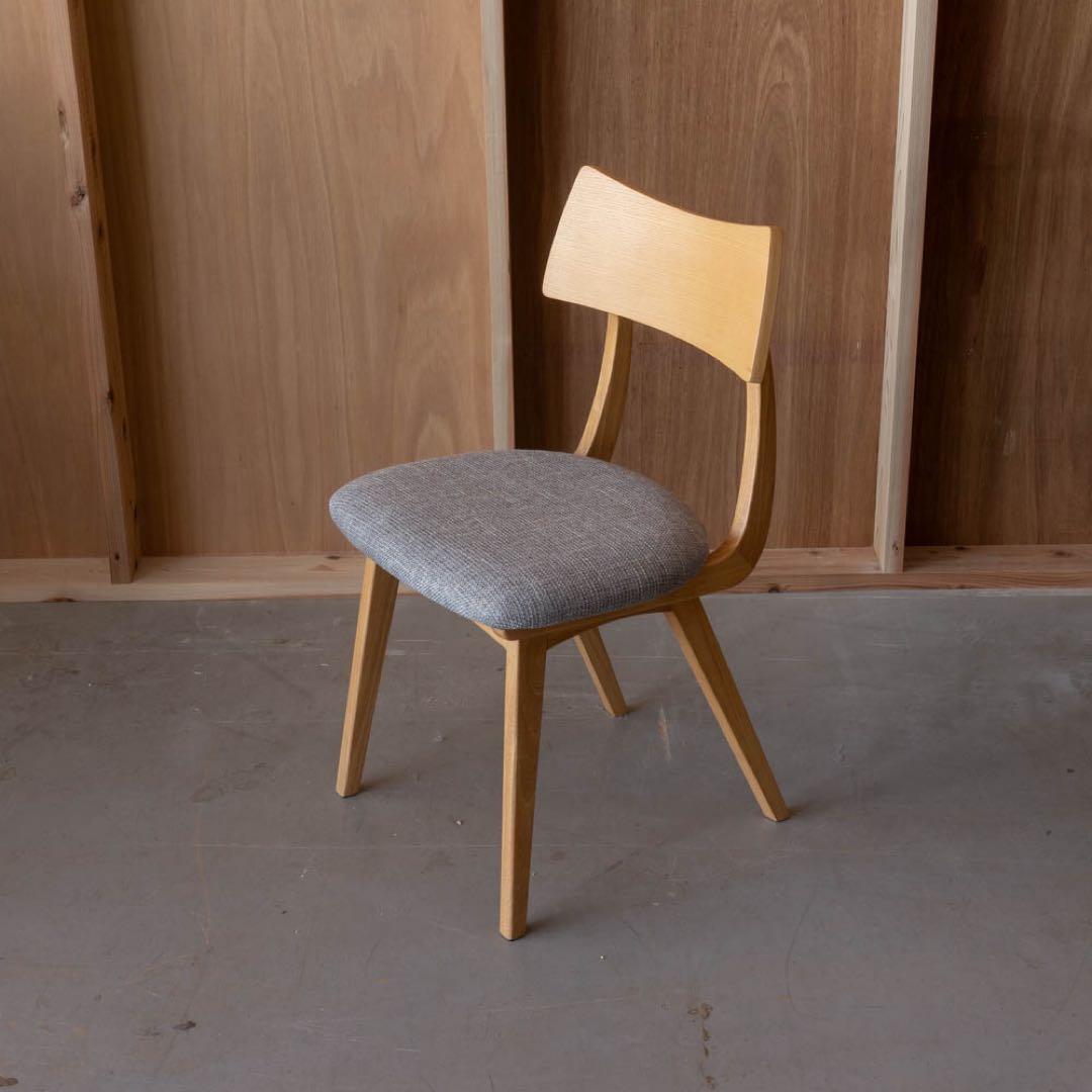 シンプルなダイニングチェア　ナチュラルウッド