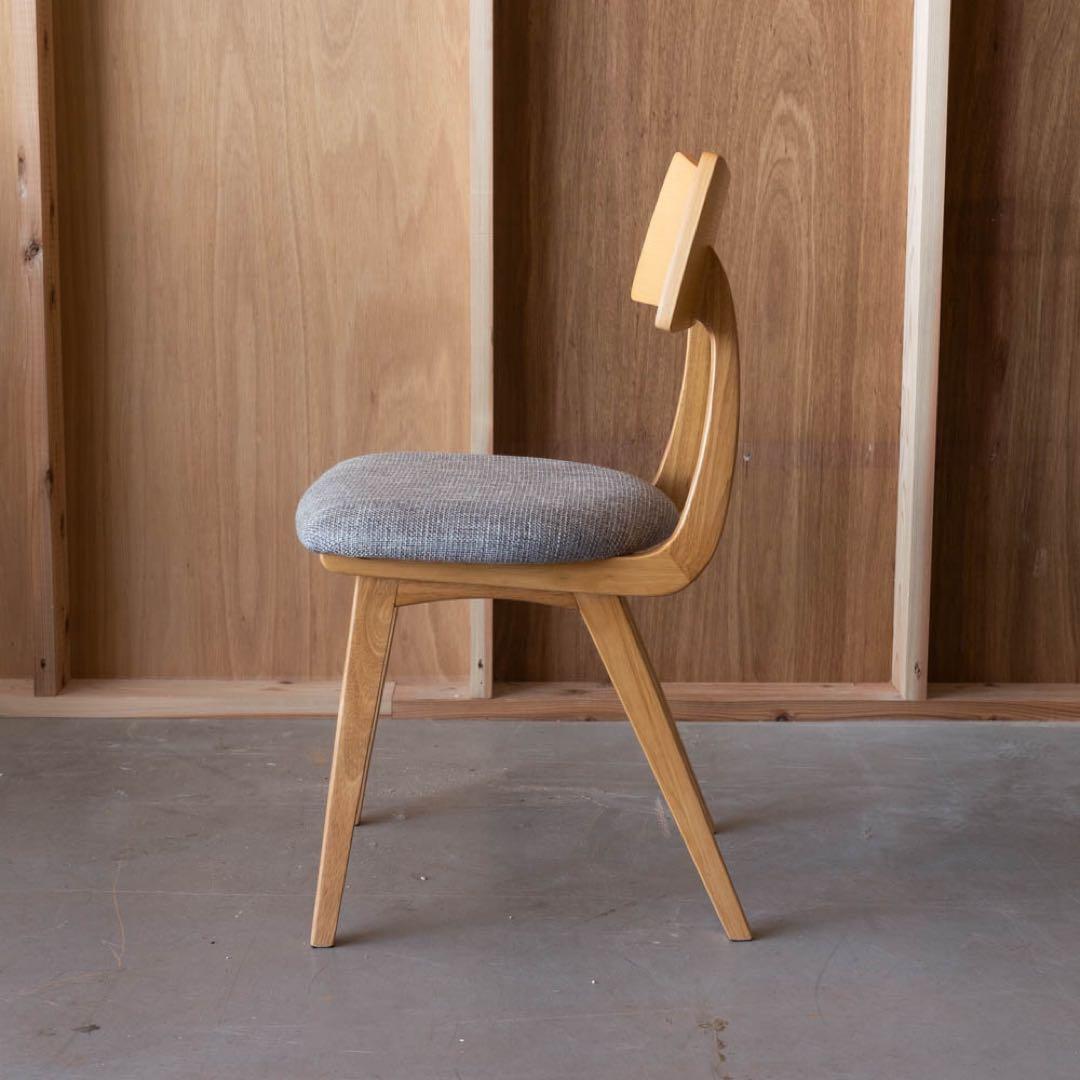 シンプルなダイニングチェア　ナチュラルウッド