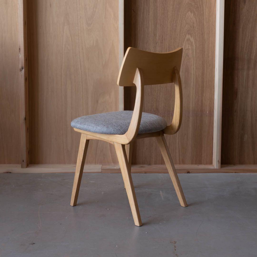 シンプルなダイニングチェア　ナチュラルウッド