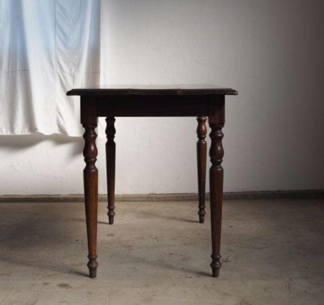 クラシック木製テーブル ブラウン