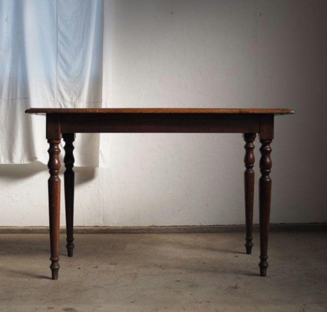 クラシック木製テーブル ブラウン