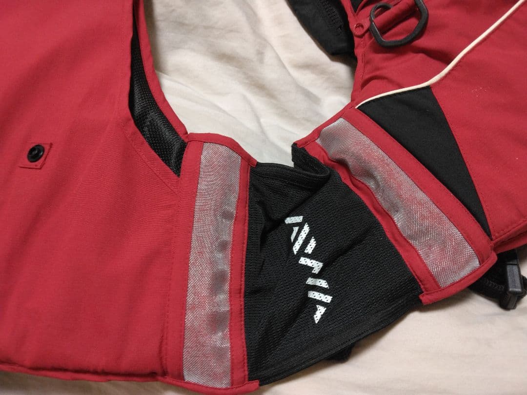 ダイワ　バリアテック枕付フロートベスト　レッド　L