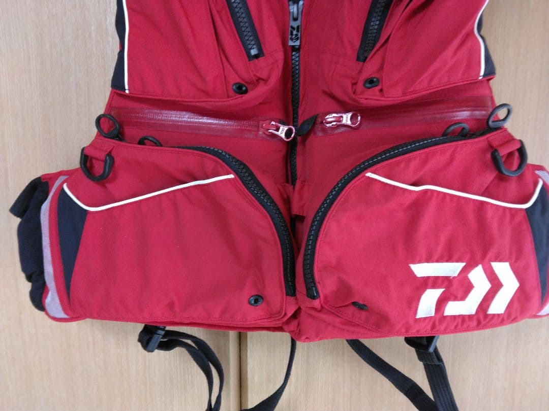 ダイワ　バリアテック枕付フロートベスト　レッド　L