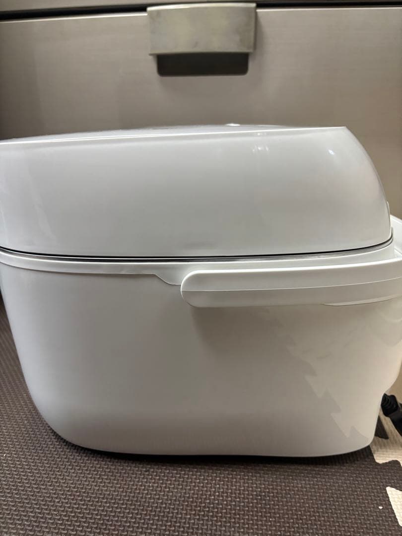 TOSHIBA 炊飯器　炎匠炊き RC-18VXT （W）2023年製