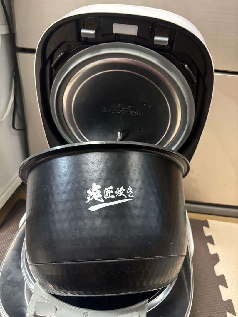 TOSHIBA 炊飯器　炎匠炊き RC-18VXT （W）2023年製