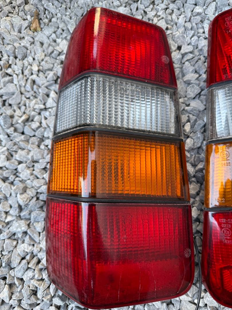 s*7様 ボルボ240ワゴン用テールランプ　左側　純正フランス製