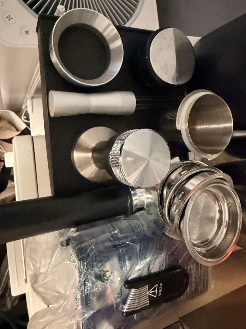 SALE De’Longhiエスプレッソメーカー デディカ アルテ EC885J