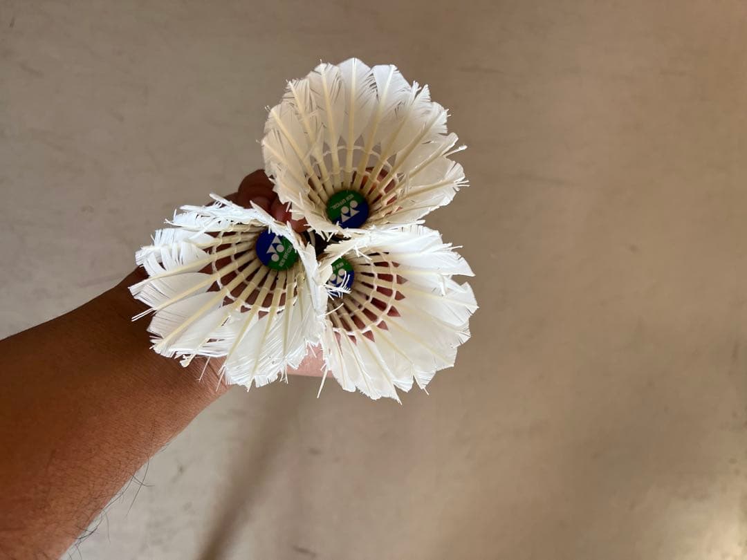 中古シャトル YONEX 240個 ニューオフィシャル エアロセンサ700