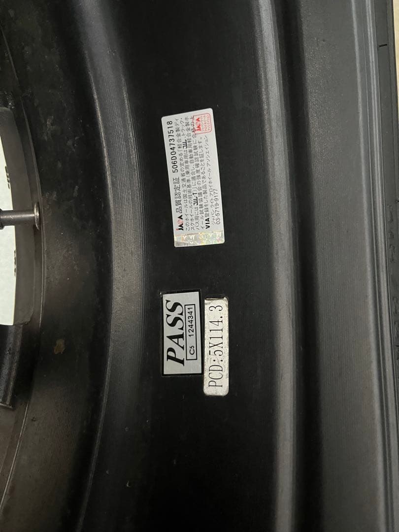 バリ溝美品　ダンロップ　スタッドレスタイヤ4本　ナット付　215/55R17