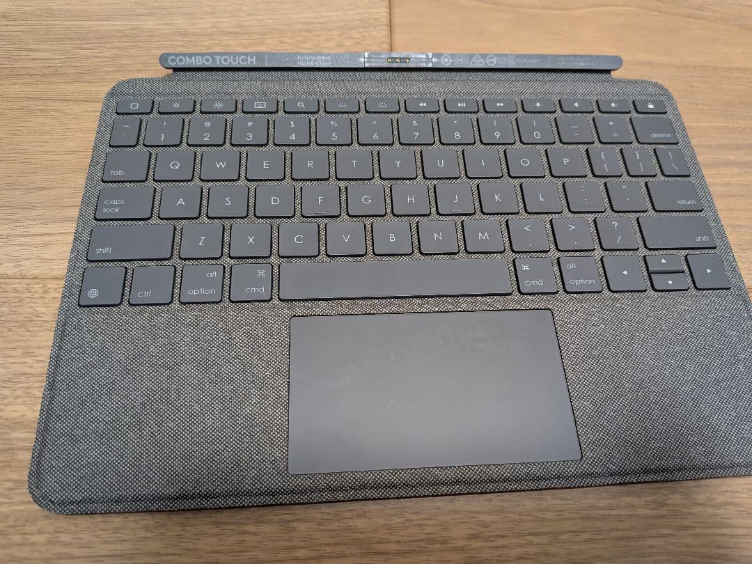 ᕱ⑅︎ᕱ\"ミミ　Logicool combo touch iPad 第7〜