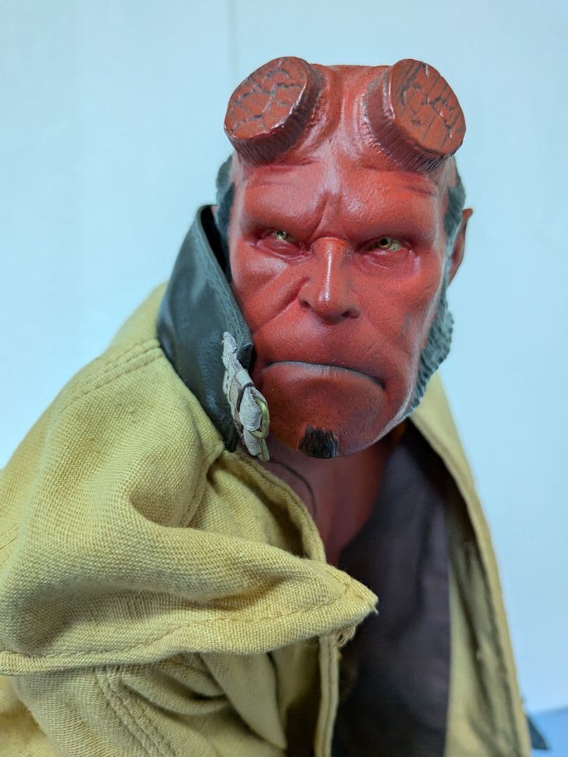 Hellboy フィギュア コート付き