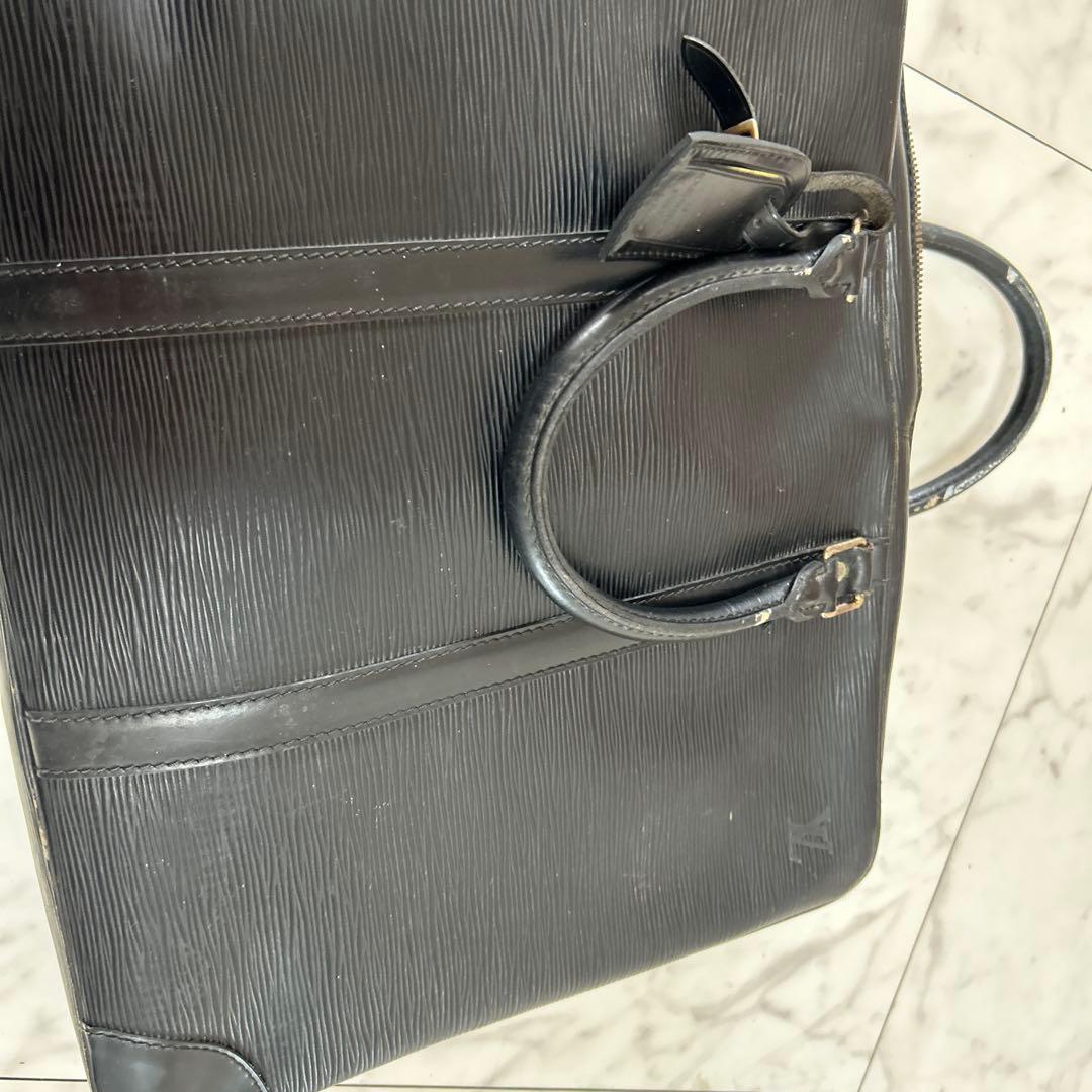 Louis Vuitton エピレザー ビジネスバッグ ブラック