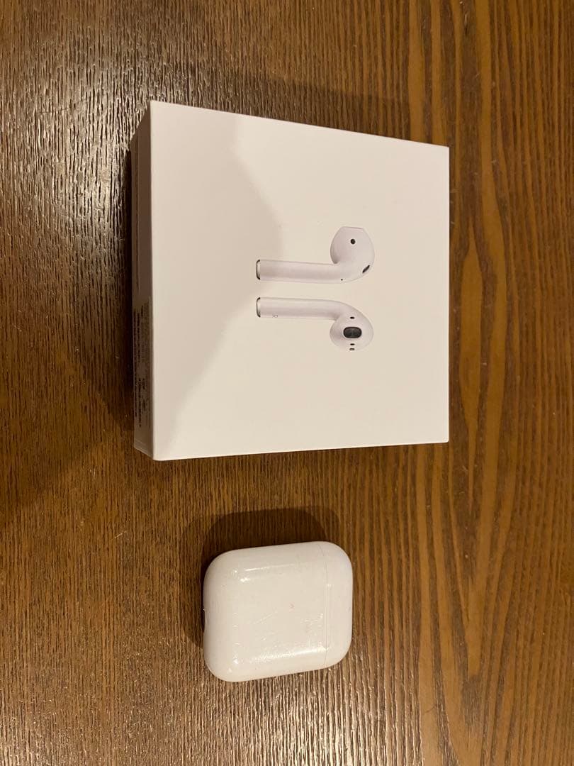 お宝　初代AirPods本体 ホワイト 充電ケース付き　箱未使用品