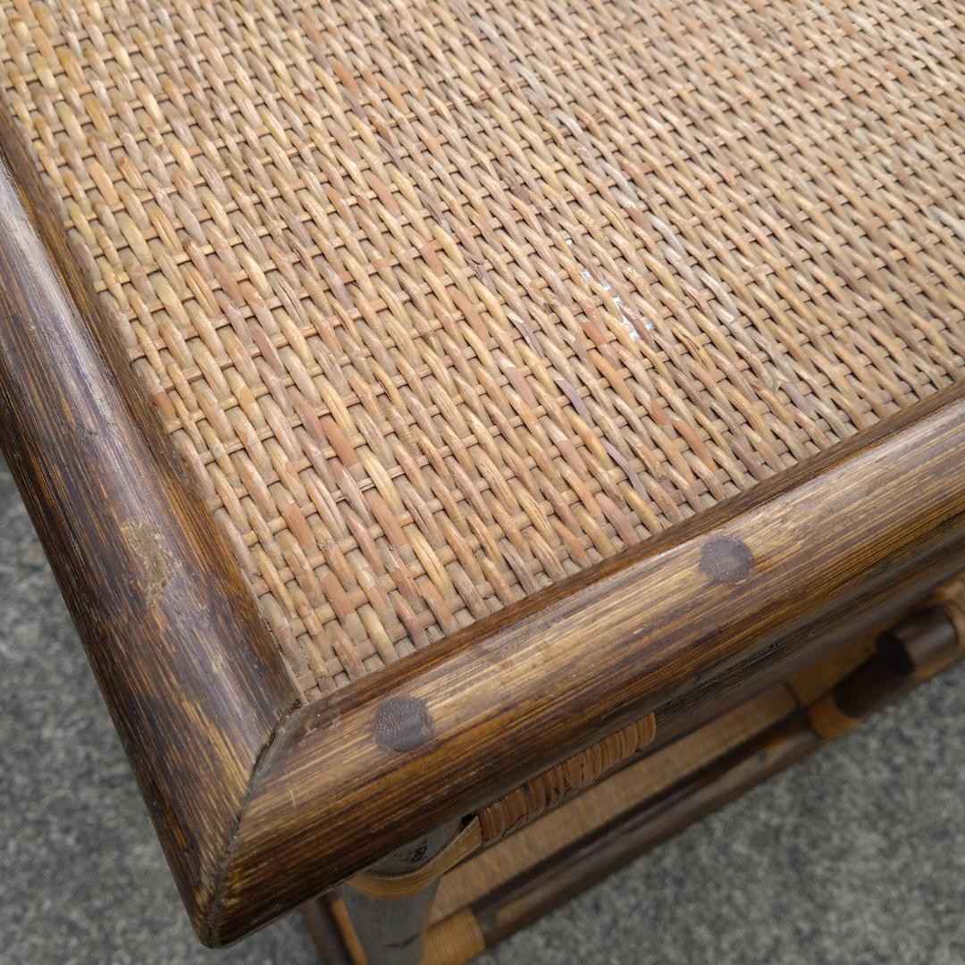 ラタンの飾り棚　籐家具