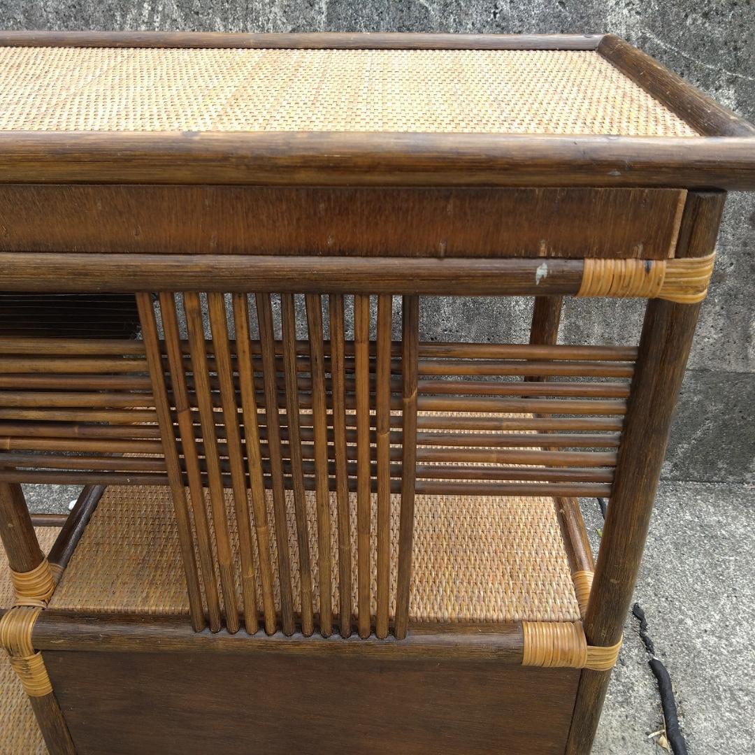 ラタンの飾り棚　籐家具