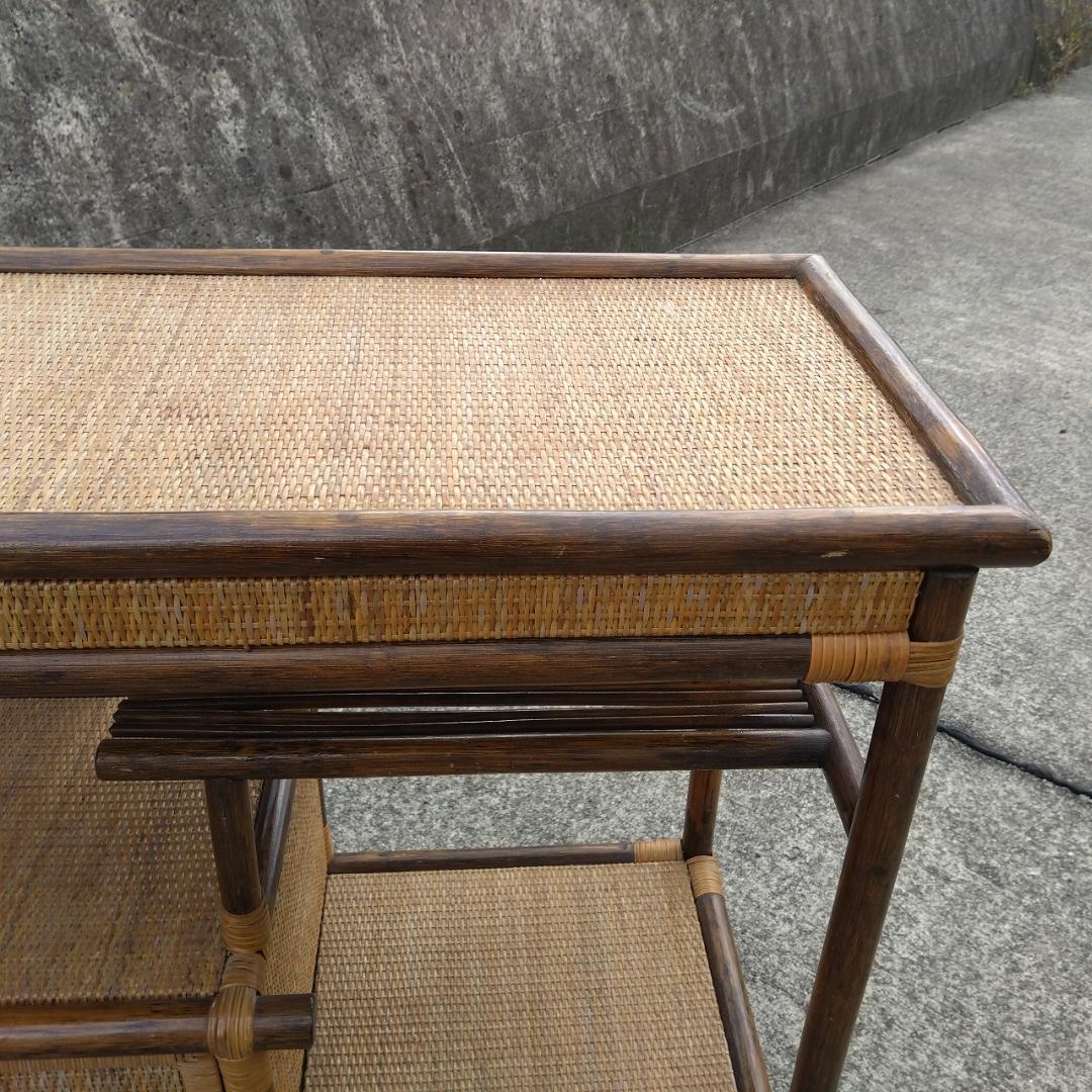 ラタンの飾り棚　籐家具