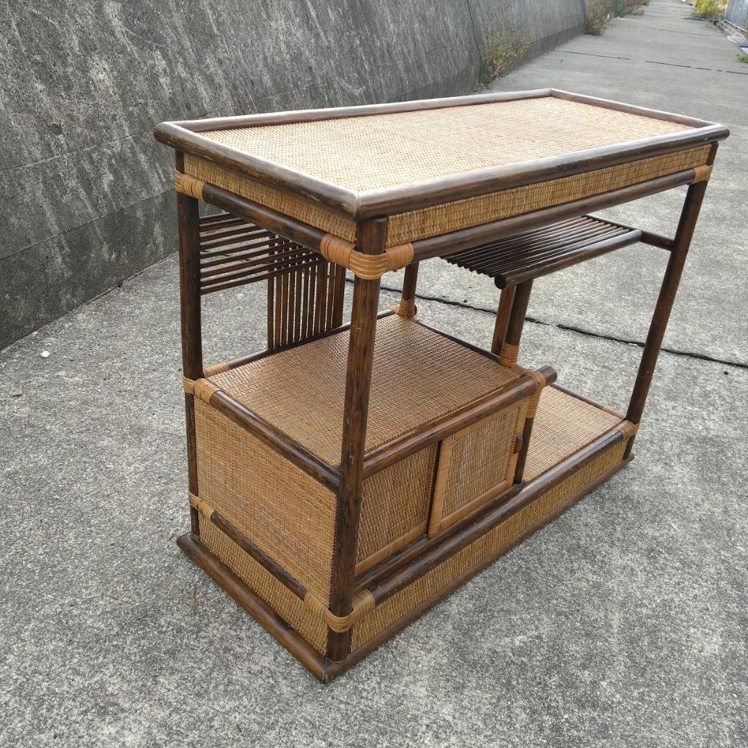 ラタンの飾り棚　籐家具