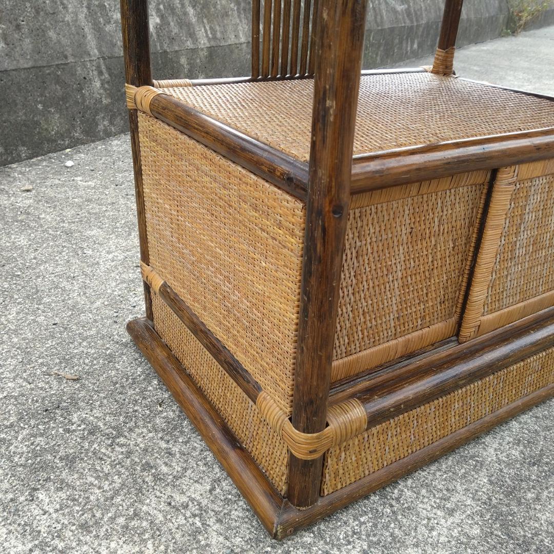 ラタンの飾り棚　籐家具