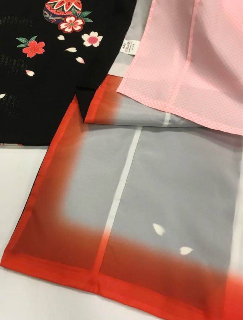 七五三　7歳女の子　着物セット　黑地に手毬と桜　市松　金刺繍