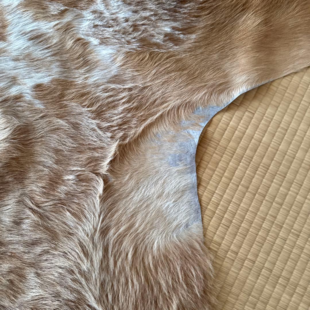 ベージュ牛革ラグ