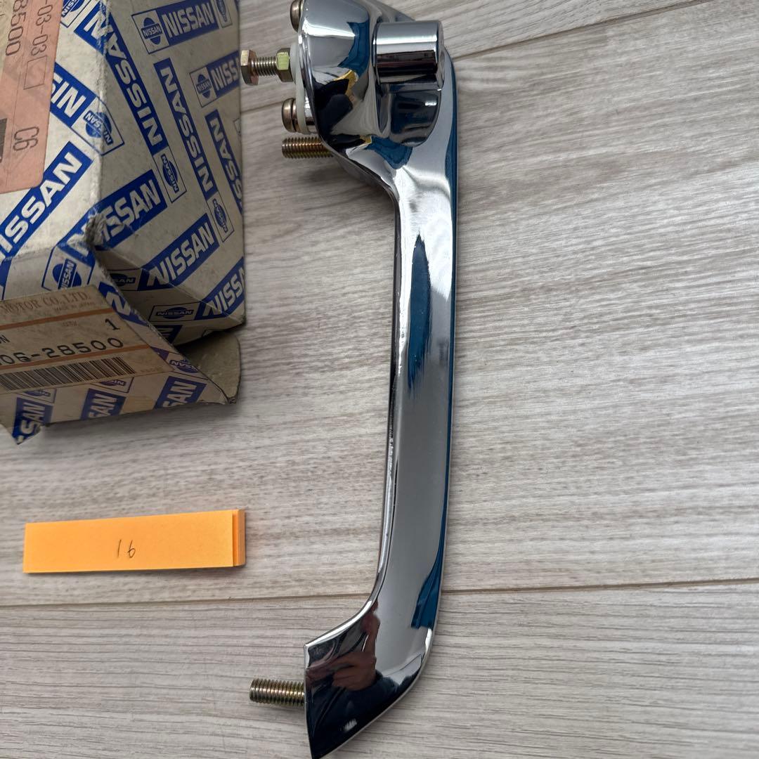 b*4様 （16）NISSAN ESCUTCHEON 82606-28500