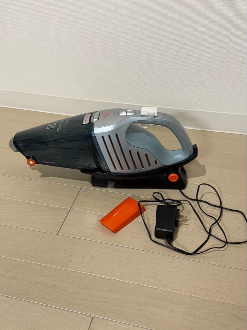 【ほぼ未使用】エレクトロラックス ラピード・リチウム ウェットアンドドライ