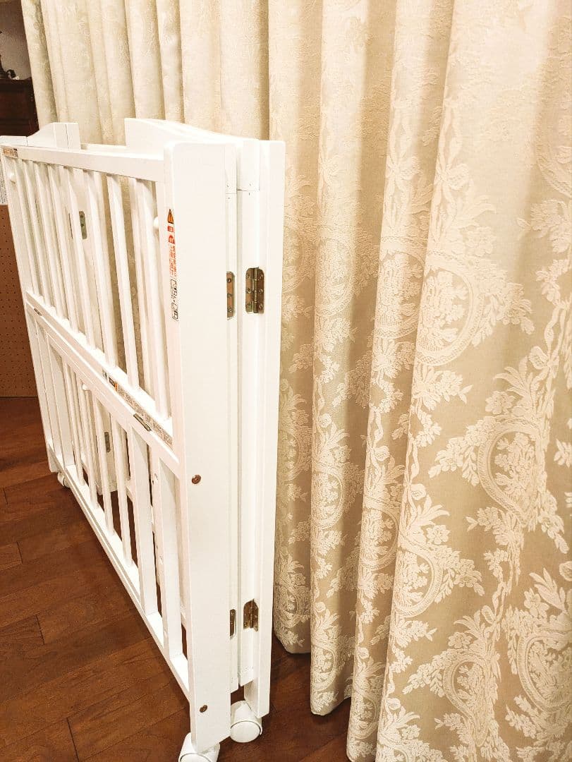 折たたみ式、木製ベビーベッド 　90×60㌢【地域限定】青森県から大阪迄