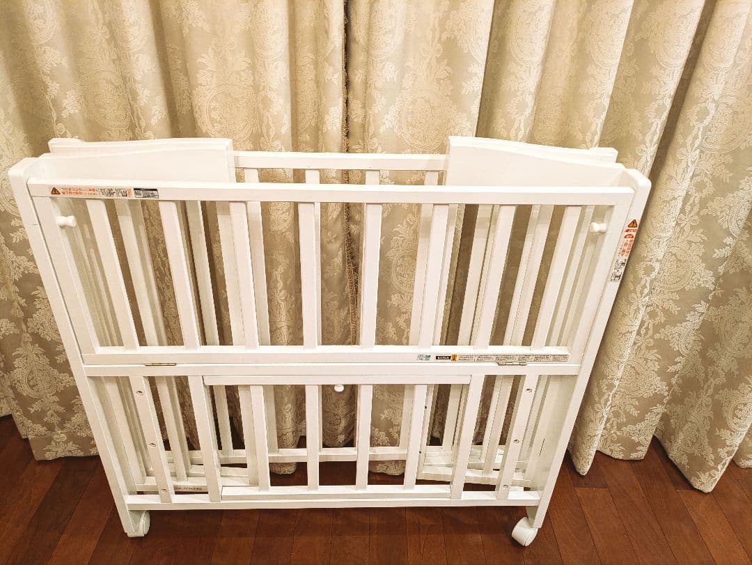 折たたみ式、木製ベビーベッド 　90×60㌢【地域限定】青森県から大阪迄