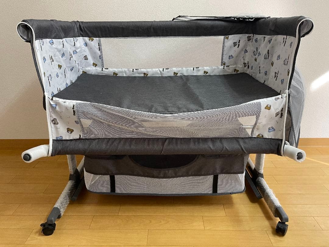 zoobly ベビーベッド　新生児から24ヶ月まで　柵が外せるタイプ