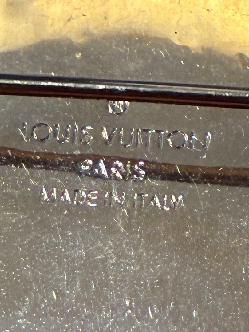 ルイ・ヴィトン シュプリーム　コラボ　ピンバッジ　未使用品　箱　袋付