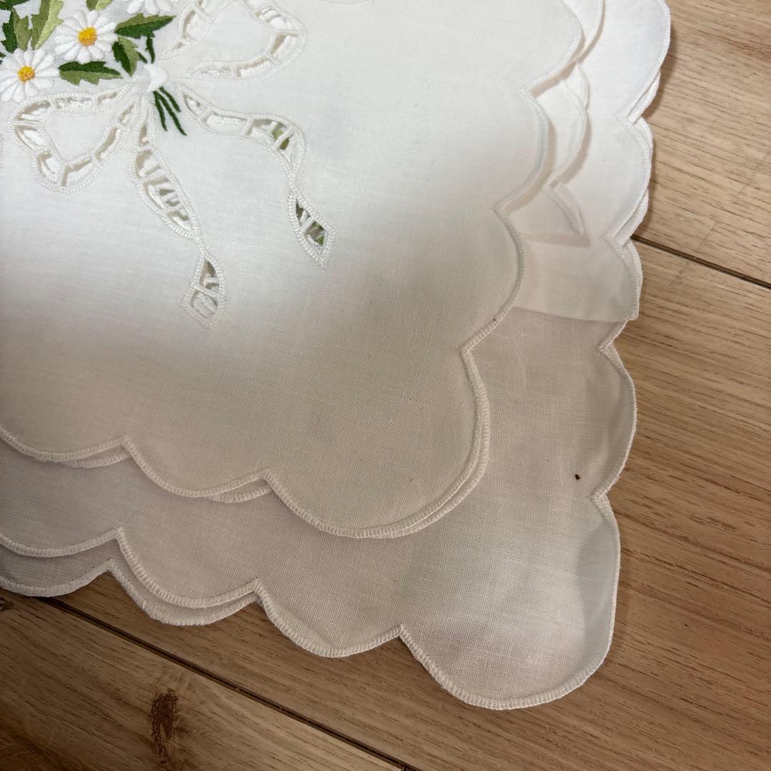 ベトナム手刺繍　テーブルクロス　花柄　リボン