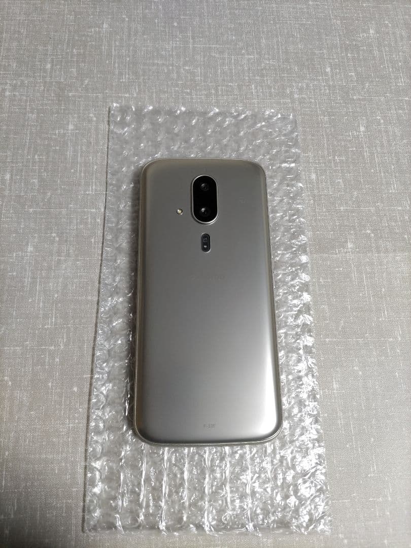 極美品 らくらくスマートフォン F-53E ゴールド 新品ケース、フィルム付き