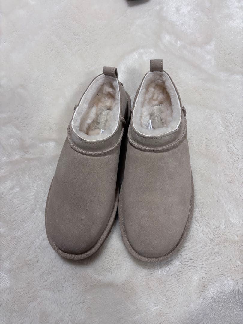 新品未使用　＜UGG＞クラシック マイクロ ショートブーツ　サイズ8