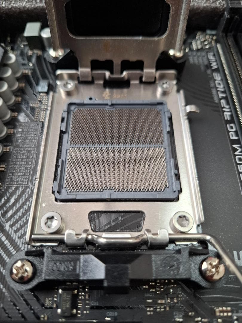 CPU Ryzen 7 7700X + ASRock B650M PG Riptide