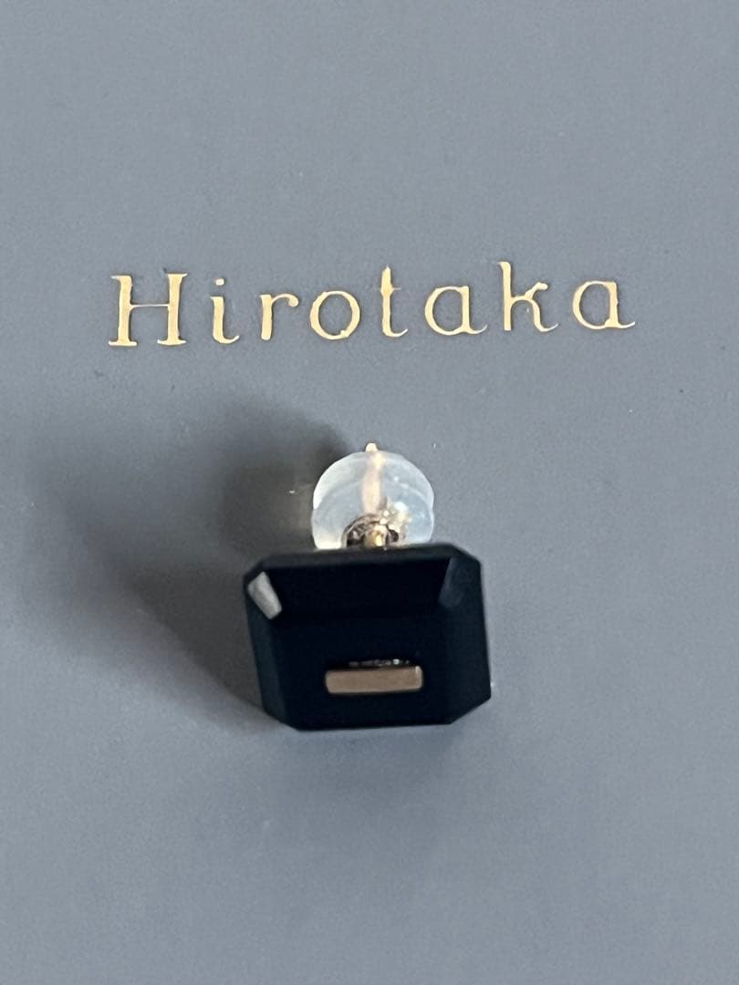 新品　ヒロタカ　ネイキッド スクエア ストーンスタッド ピアス