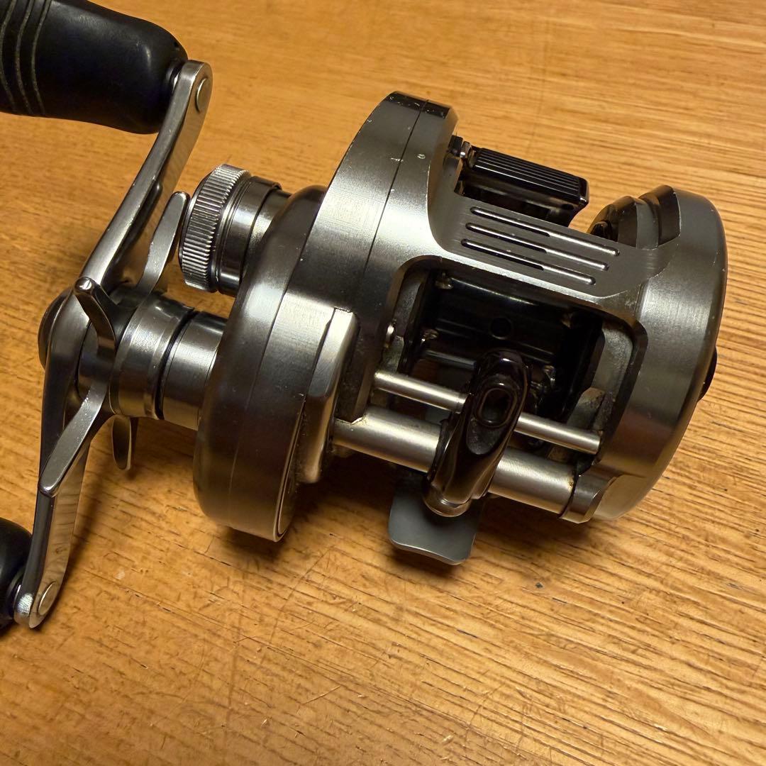 【最安値】シマノ 19 カルカッタ コンクエスト DC 200