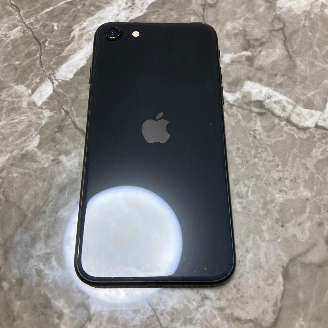 Apple iPhone SE 第二世代 ブラック 本体 クリアケース付き