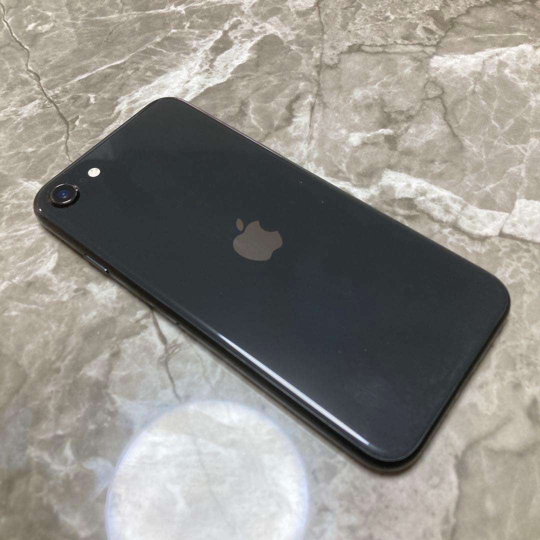 Apple iPhone SE 第二世代 ブラック 本体 クリアケース付き