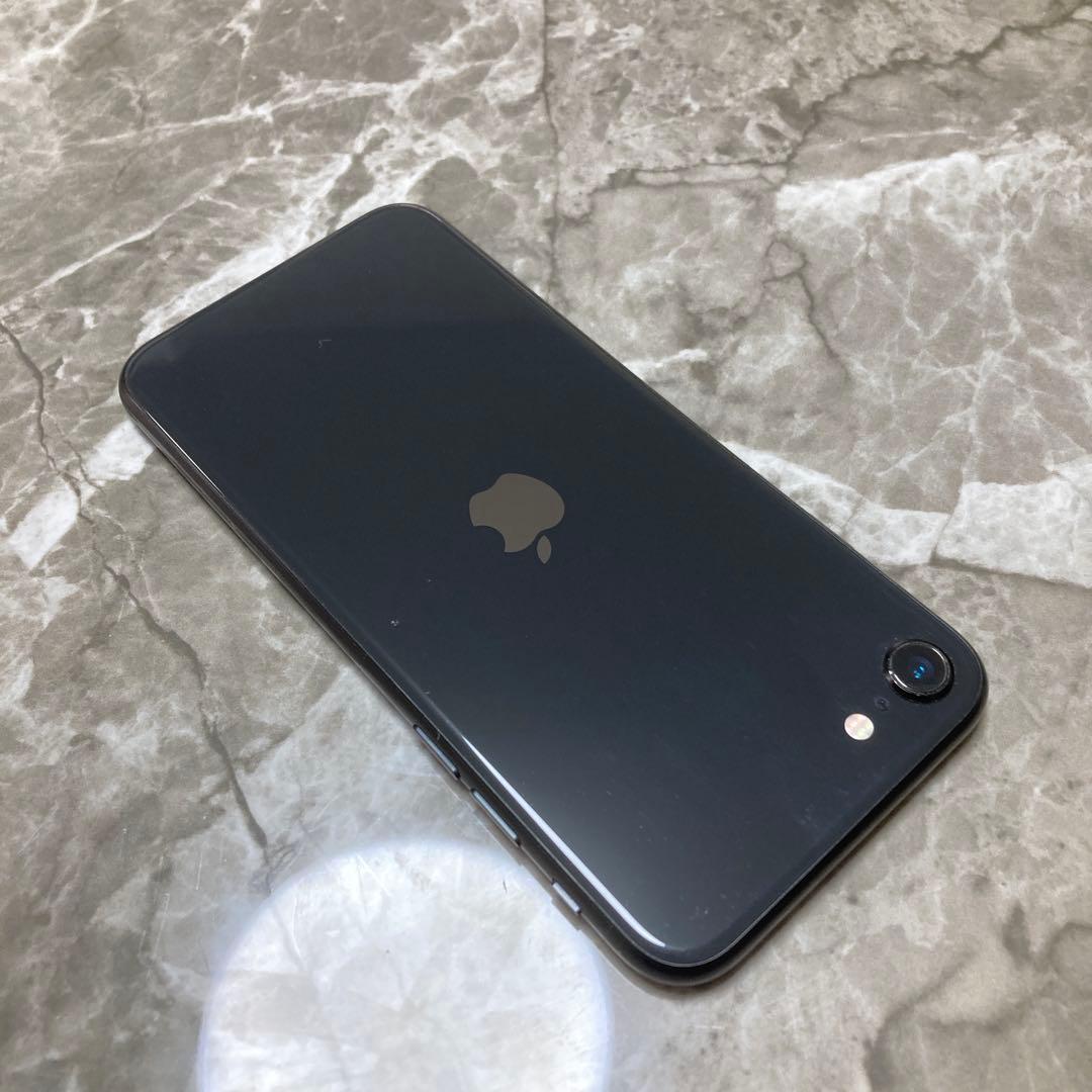 Apple iPhone SE 第二世代 ブラック 本体 クリアケース付き